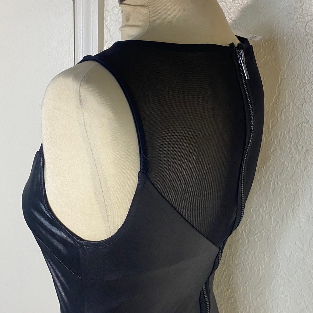 Elegant and sexy fitted black faux leather dress Sleeveless - Picture 8 of 12